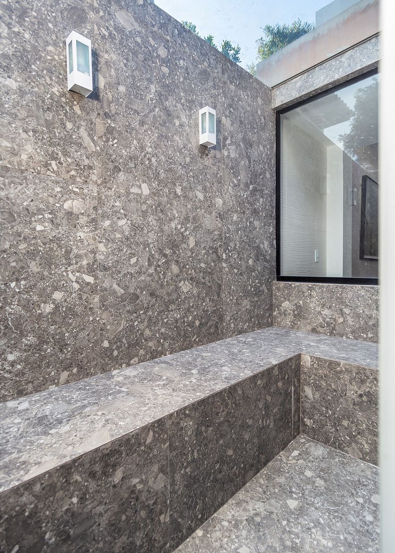 Bz 51 Center! High standard, 4 Suites with/ Private leisure