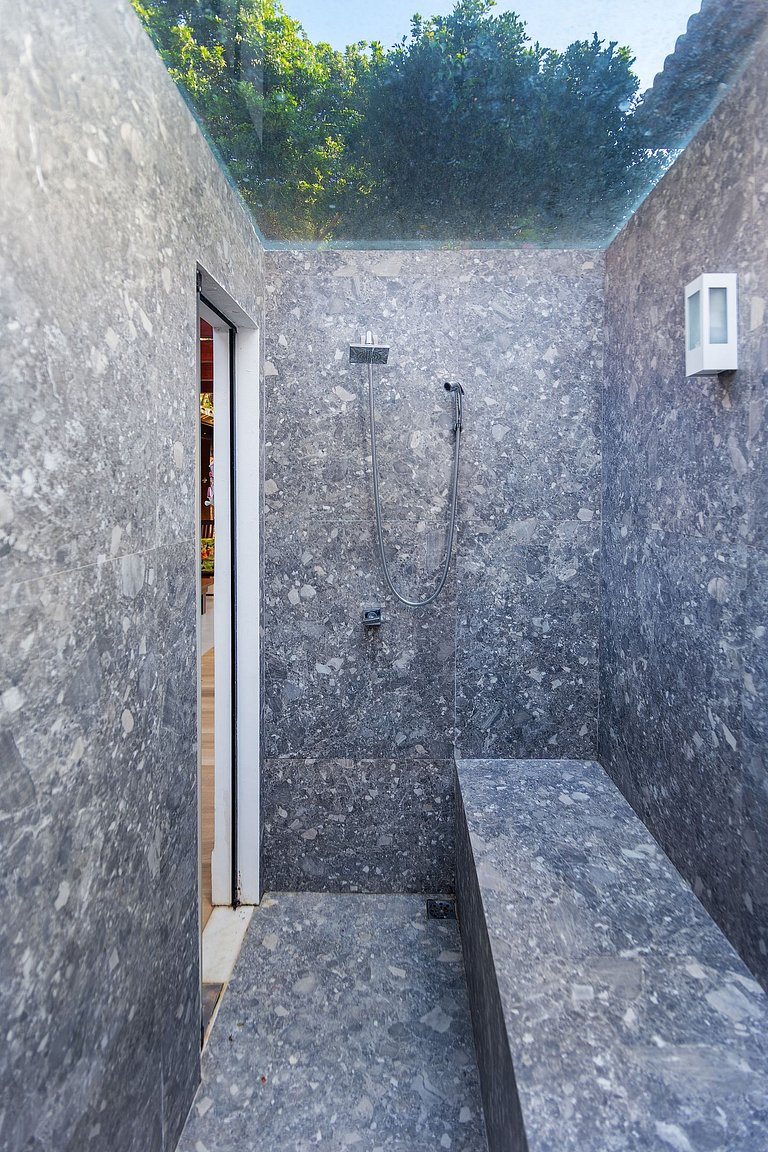 Bz 51 Center! High standard, 4 Suites with/ Private leisure