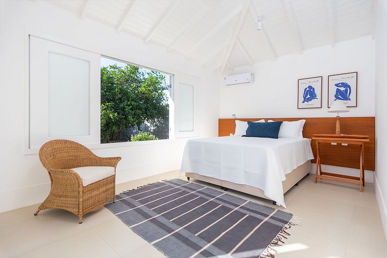 BZ76 large house with 3 suites and private pool