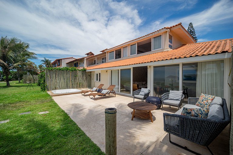 Bz77 Beachfront house with 4 suites!