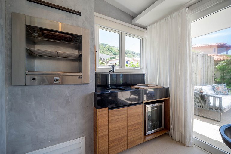 Bz77 Beachfront house with 4 suites!