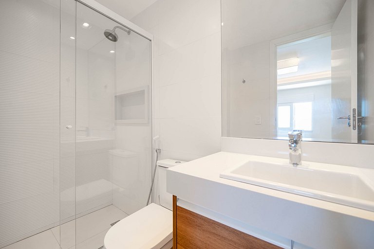 Bz77 Beachfront house with 4 suites!