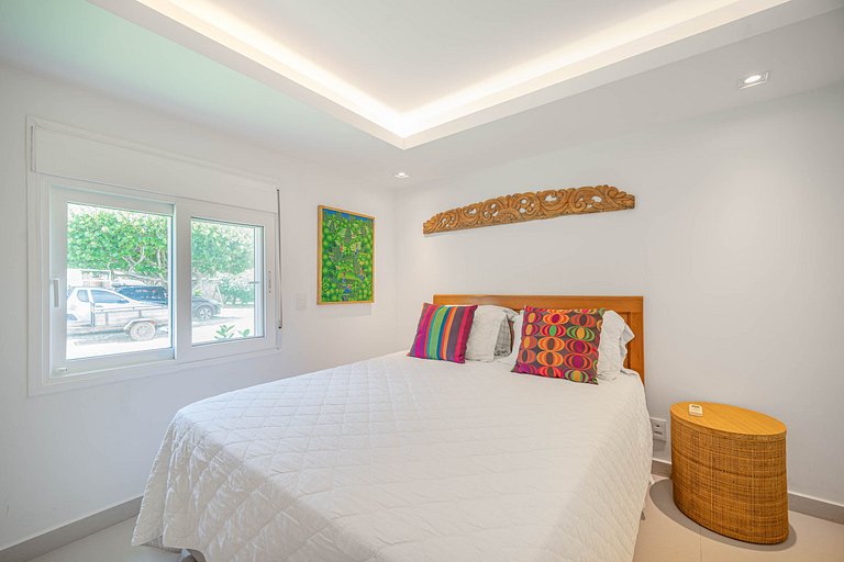 Bz77 Beachfront house with 4 suites!