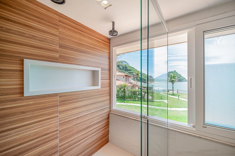 Bz77 Beachfront house with 4 suites!