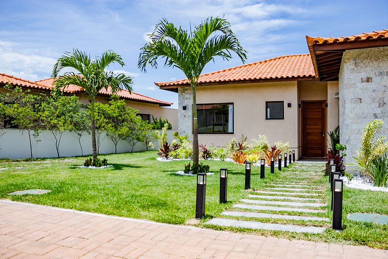 Bz94 Beautiful house with pool facing the canal!