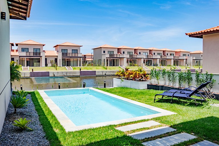 Bz94 Beautiful house with pool facing the canal!