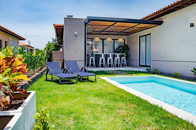 Bz94 Beautiful house with pool facing the canal!