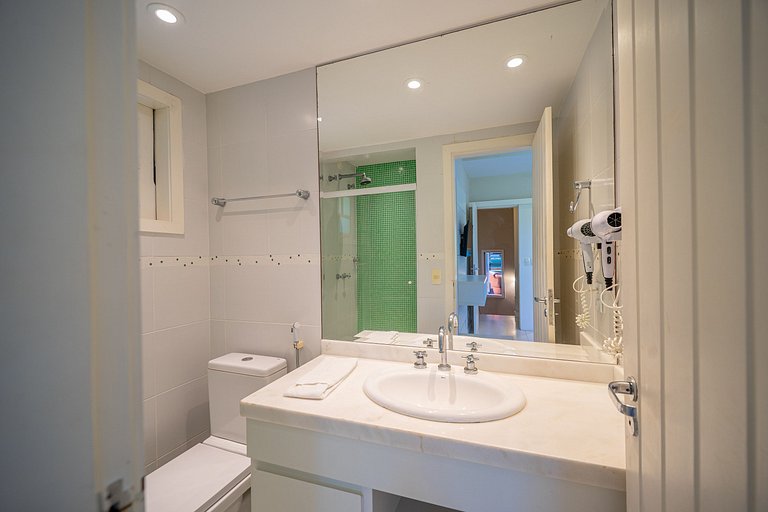 600m da Orla Bardot! Linda casa 4 suites