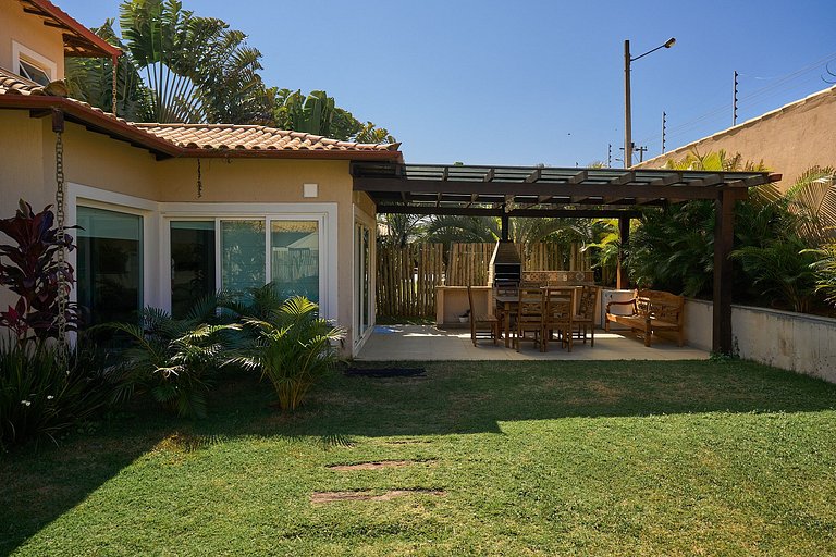 Casa c/ piscina privativa prox. à Rua das Pedras