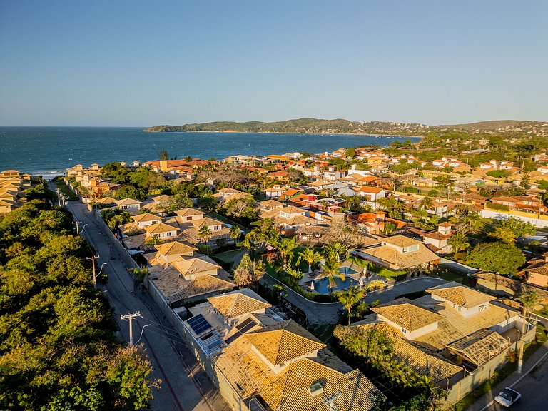 Na Quadra da praia! Casa 5 suítes em condominio. BZ09