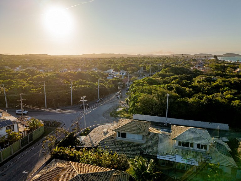 Na Quadra da praia! Casa 5 suítes em condominio. BZ09