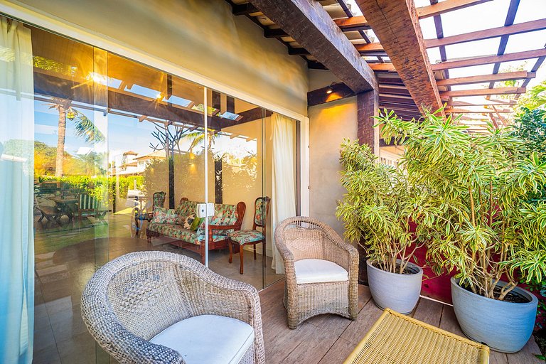 Na Quadra da praia! Casa 5 suítes em condominio. BZ09