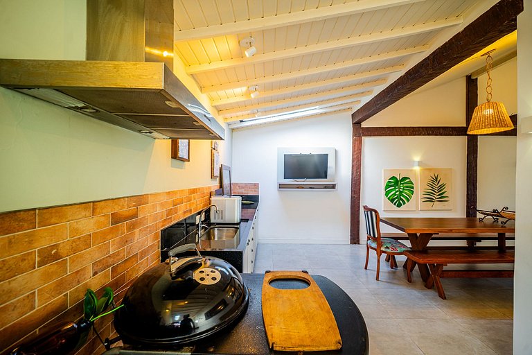 Na Quadra da praia! Casa 5 suítes em condominio. BZ09