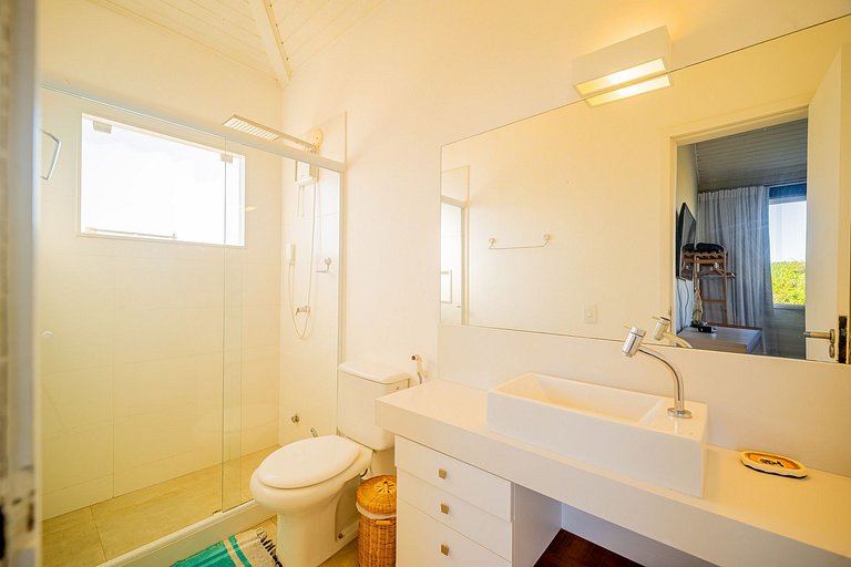 Na Quadra da praia! Casa 5 suítes em condominio. BZ09