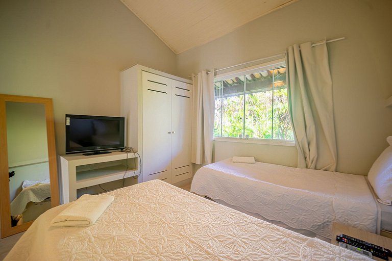 Na Quadra da praia! Casa 5 suítes em condominio. BZ09