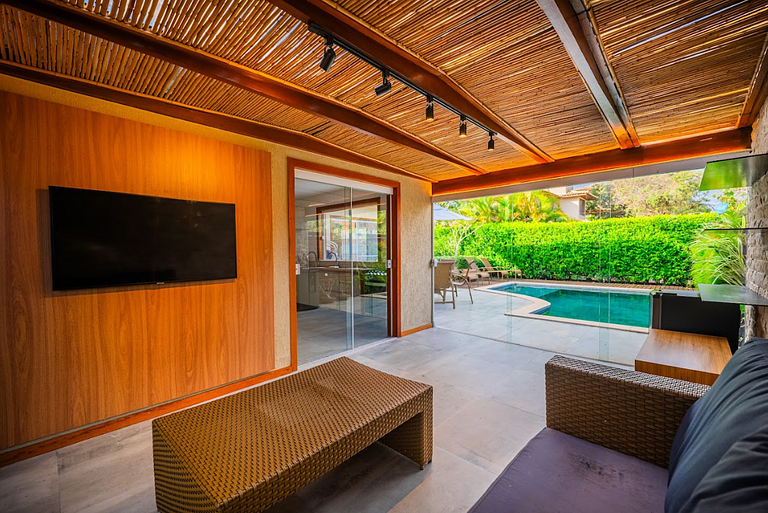 Bz01 House with private pool 150m from the beach