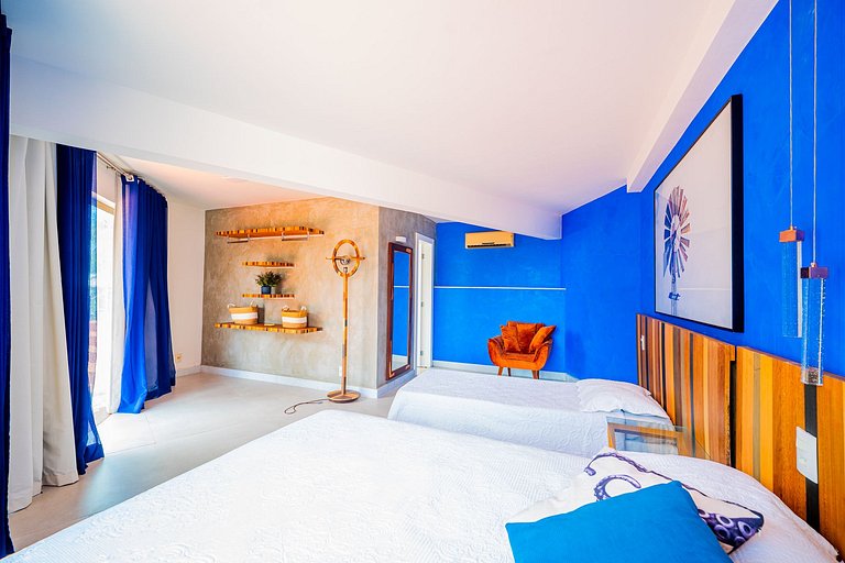 House with panoramic view and private pool!