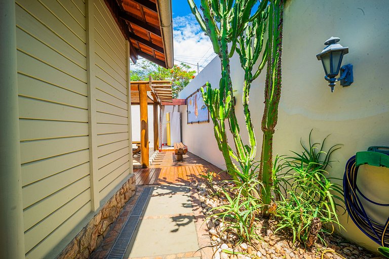 Bz12 House with Pool and Sauna 300m from the beach!