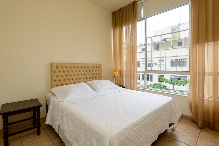 Rj04 Ap in Copacabana with 6 people