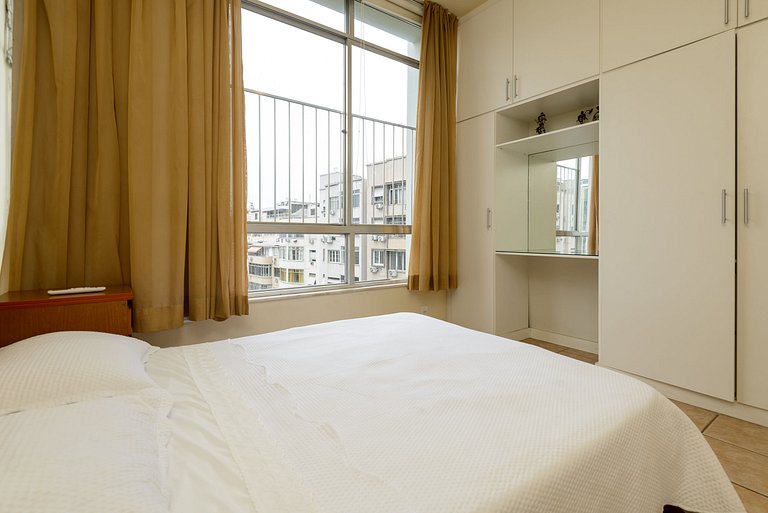 Rj04 Ap in Copacabana with 6 people