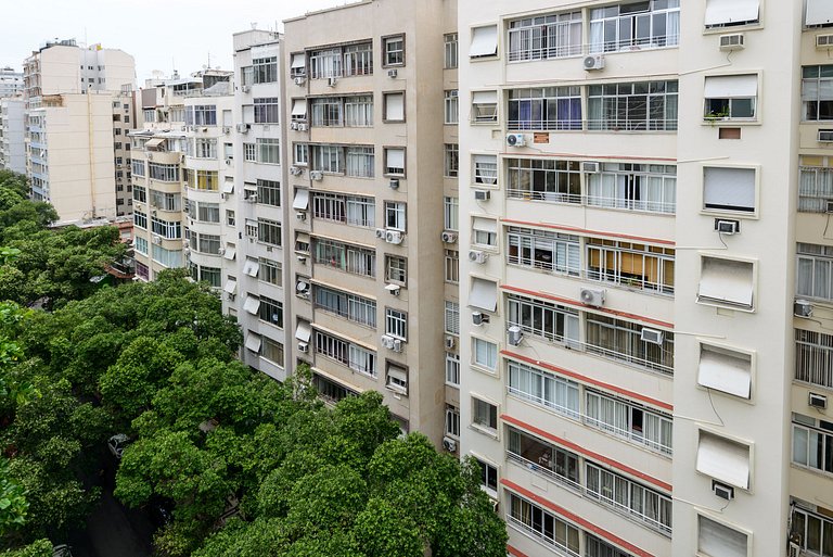 Rj04 Ap in Copacabana with 6 people