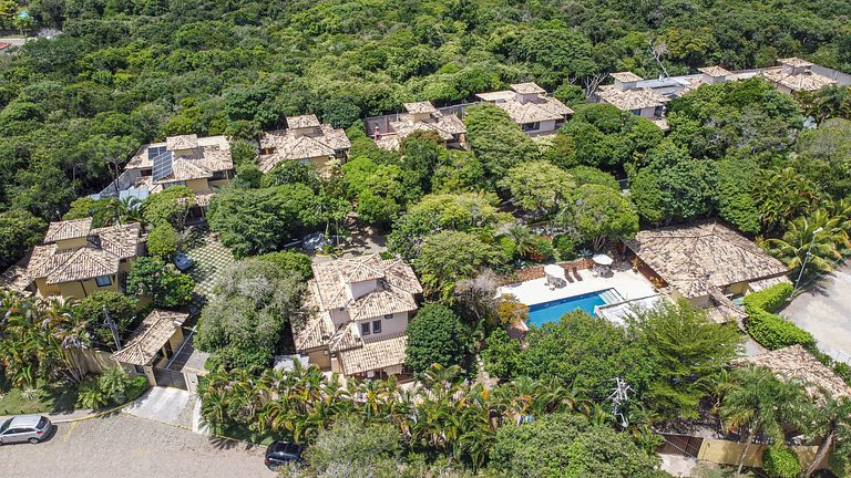 BZ13 - Casa 4 suítes c/ área gourmet privativa!