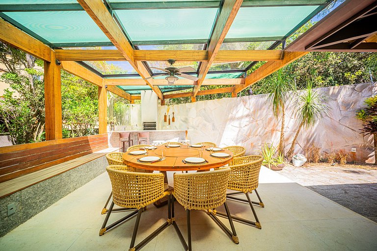 BZ13 House with 5 bedrooms and a private gourmet area!