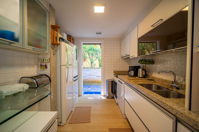 BZ13 House with 5 bedrooms and a private gourmet area!