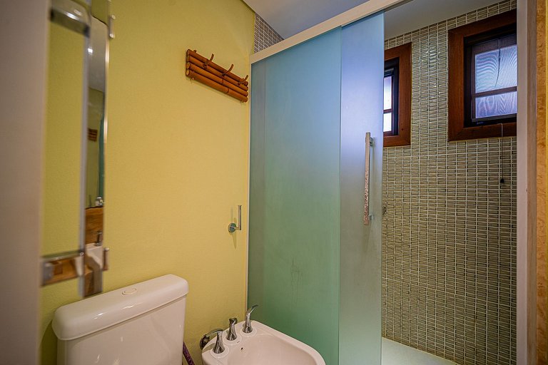 BZ13 - Casa 4 suítes c/ área gourmet privativa!