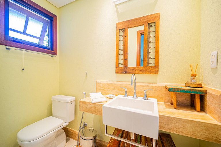BZ13 House with 5 bedrooms and a private gourmet area!