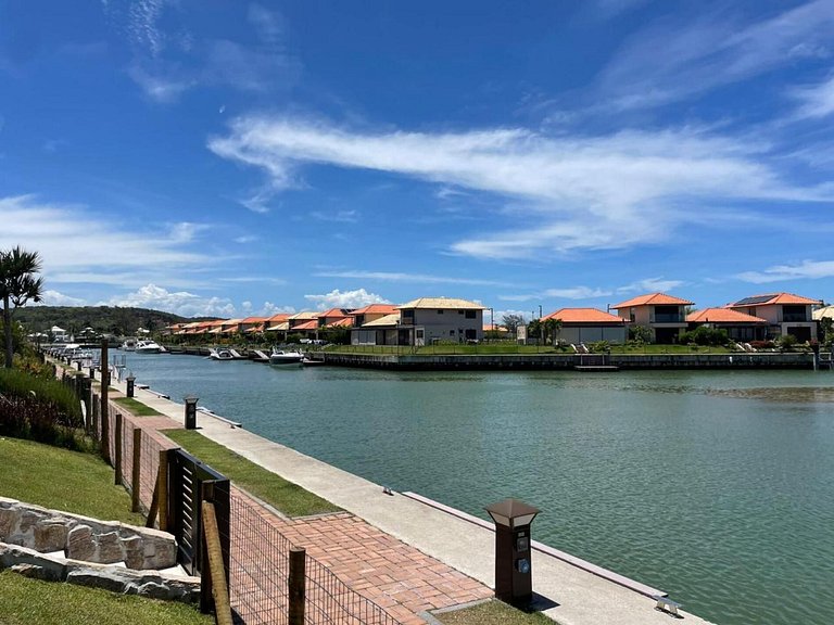 Bz53 Casa c/ piscina em frente ao Canal - Arete