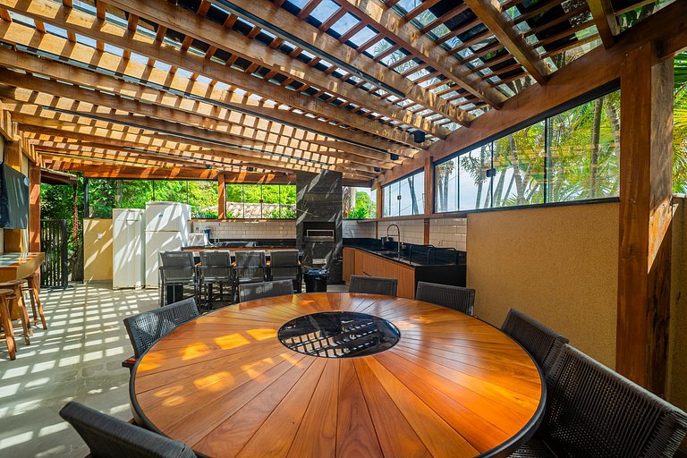 600m from Orla Bardot! Beautiful house with 4 suites.