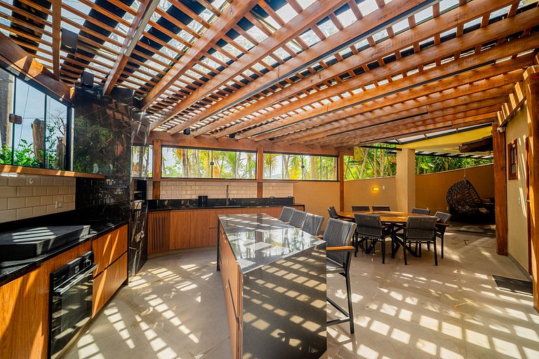 600m from Orla Bardot! Beautiful house with 4 suites.