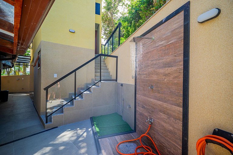 600m from Orla Bardot! Beautiful house with 4 suites.