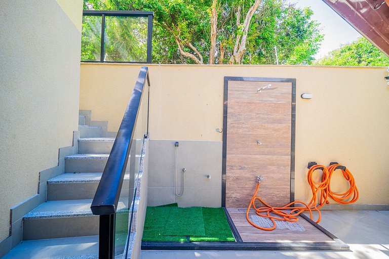 ¡A 600 m de Orla Bardot! Hermosa casa con 4 suites.