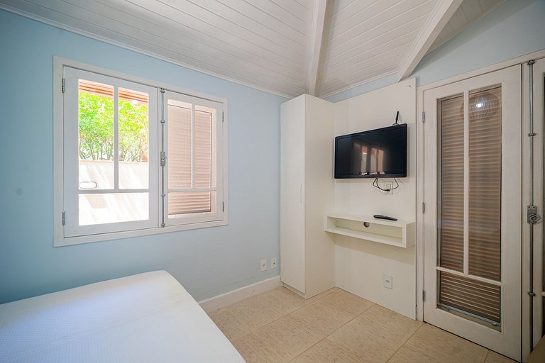 600m from Orla Bardot! Beautiful house with 4 suites.