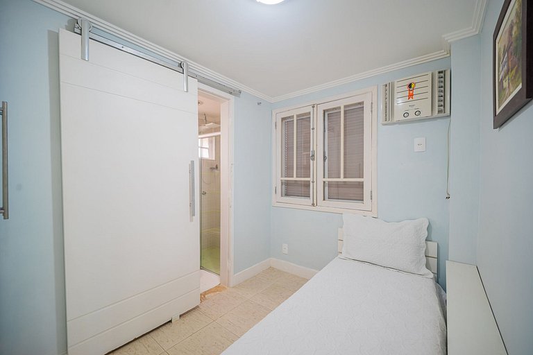 600m from Orla Bardot! Beautiful house with 4 suites.