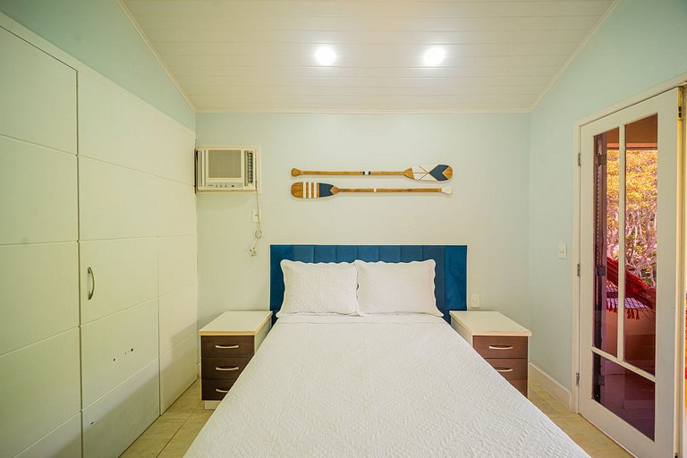 600m from Orla Bardot! Beautiful house with 4 suites.