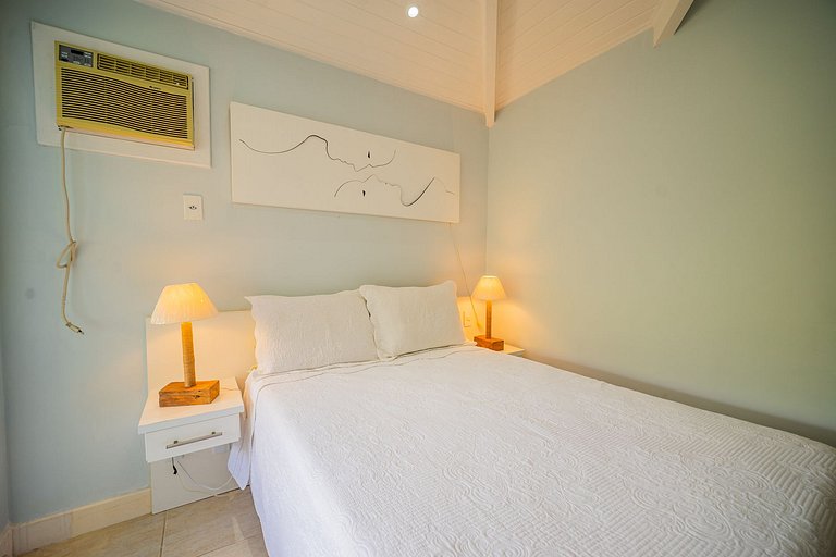 600m from Orla Bardot! Beautiful house with 4 suites.