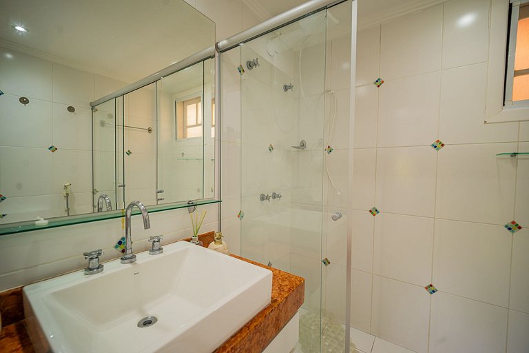 600m from Orla Bardot! Beautiful house with 4 suites.