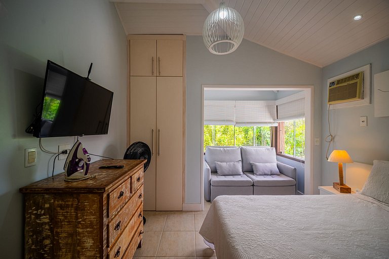 600m from Orla Bardot! Beautiful house with 4 suites.