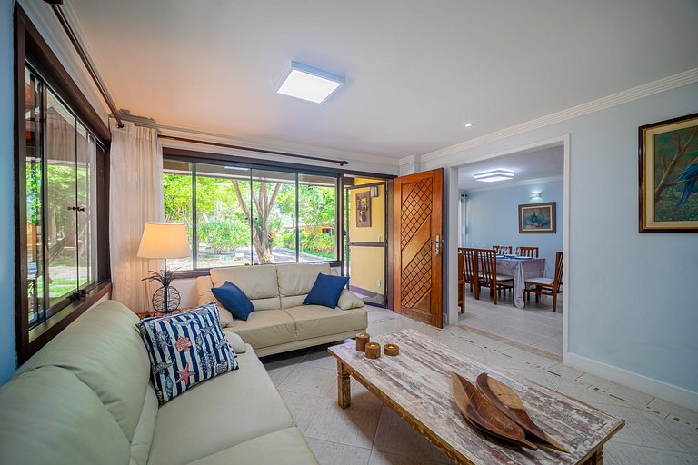 600m from Orla Bardot! Beautiful house with 4 suites.