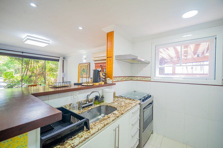 600m from Orla Bardot! Beautiful house with 4 suites.