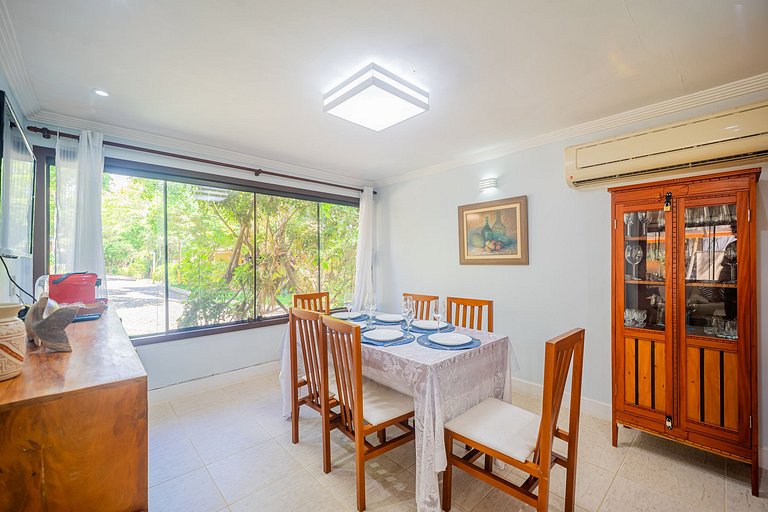 ¡A 600 m de Orla Bardot! Hermosa casa con 4 suites.