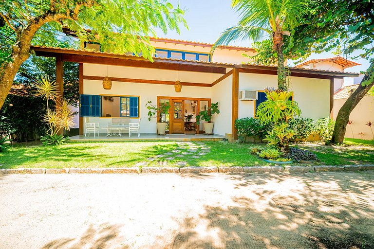 BZ102 House with 4 suites 150 meters from the beach!