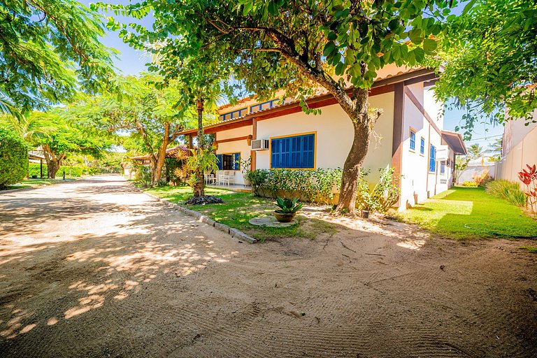BZ102 Casa com 5 quartos 150 metros da Praia!