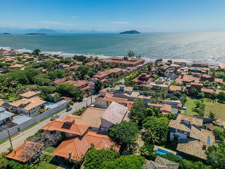 BZ102 House with 4 suites 150 meters from the beach!