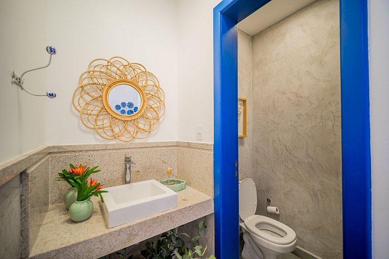 BZ102 House with 4 suites 150 meters from the beach!