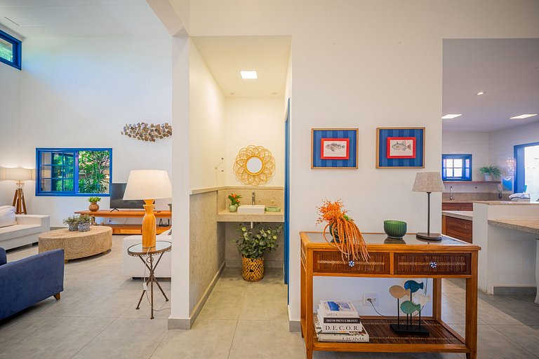 BZ102 House with 4 suites 150 meters from the beach!