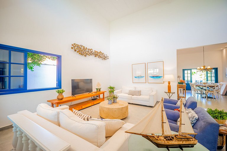 BZ102 House with 4 suites 150 meters from the beach!